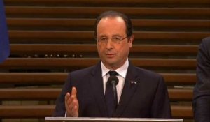 Hollande : "Valérie Trierweiler va mieux"