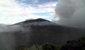 Ile de la Réunion : le Piton de la Fournaise en éruption