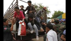 Près de 180 000 Cambodgiens fuient la Thaïlande en quelques jours