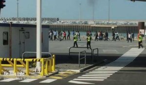 Une centaine de migrants tentent de rentrer de force dans le port de Calais