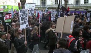 Londres :les étudiants manifestent contre les frais d'inscription
