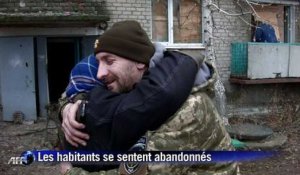 Ukraine : près de Donetsk, le désespoir des derniers habitants