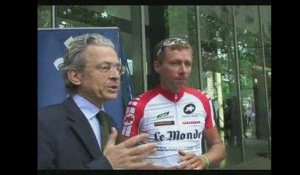 Le "journaliste cycliste" Guillaume Prébois part autour du m