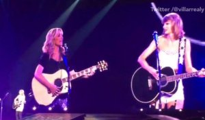Taylor Swift et Lisa Kudrow reprennent "Tu pues le chat" de "Friends"