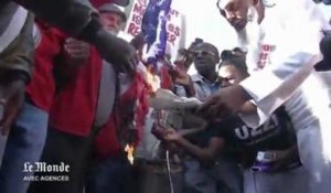Afrique du Sud : des manifestants brûlent le drapeau américain avant la venue d'Obama
