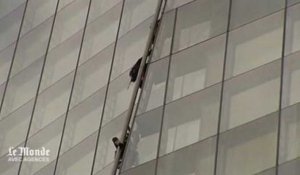 Six militantes de Greenpeace escaladent un gratte-ciel à Londres