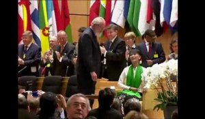 Aung San Suu Kyi ovationnée à Genève
