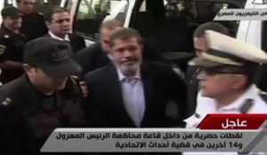 Egypte : premières images de Morsi depuis son arrestation