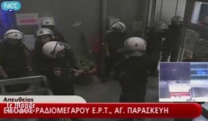 Grèce : la police évacue les locaux de l'ancienne télévision ERT