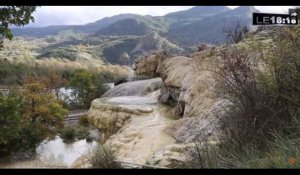 Alpes : l'Occitane mise sur la fontaine pétrifiante