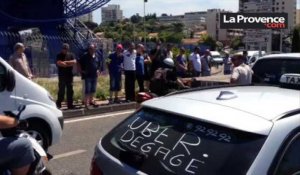 Marseille : les taxis bloquent la circulation à Saint-Just