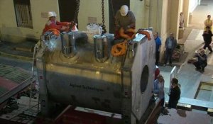 Marseille :  l'IRM de 38 tonnes a débarqué à la Timone