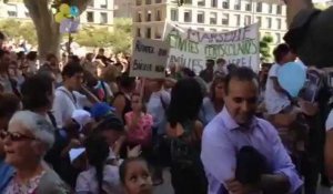 Rythmes scolaires : les parents manifestent devant la mairie de Marseille