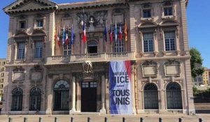 Attentat à Nice : Marseille déroule une banderole de soutien