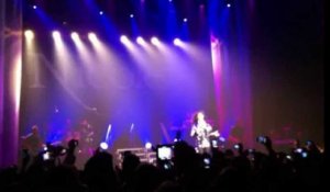 Nicole Sherzinger chante "I will always love you" à l'AB à Bruxelles