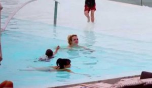 Britney Spears et ses enfants à la piscine