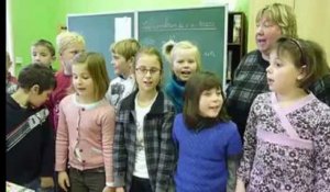 Les élèves de Guignies chantent en picard