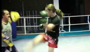 Kick-Boxing: Dana, 13 ans, à l'entraînement