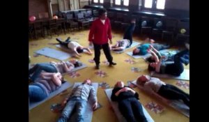 Mouscron: séance de yoga du rire à l'hôtel de Ville 2