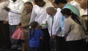 Cuba: Castro réapparait en public pour son 90e anniversaire