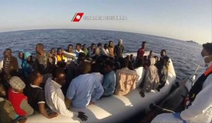 Méditerranée: 1.800 migrants secourus lundi