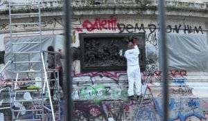 Souvenirs des attentats: grand nettoyage place de la République