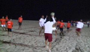 Rio: les Bleus font une démonstration de rugby à 7 sur la plage