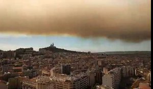 Incendie à Vitrolles : une fumée épaisse vue de tout Marseille