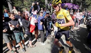 Tour de France 2016 : Christopher Froome chute et continue la course à pied, la vidéo insolite !