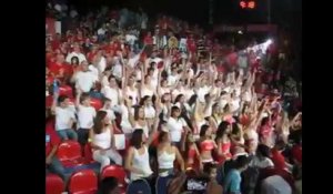 l'intégrale de la Flash-mob des supporters des Spirous et des Coca cola dancers