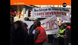 enseignants-chercheurs; étudiants et professeurs manifestent