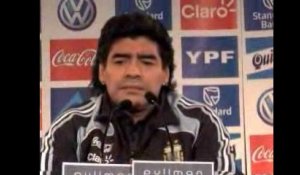 Maradona face à la presse