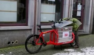 Un coursier montois livre dans Mons à vélo