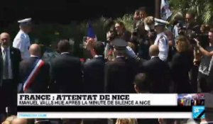 Attentat de Nice - Manuel Valls hué après la minute de silence à Nice