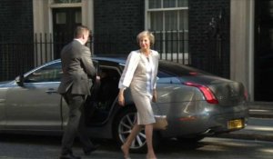 GB:Arrivée de Theresa May pour son premier conseil des ministres
