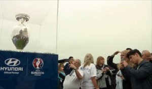 Le trophée de l'Euro 2016 fait escale à Marseille
