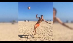 Zlatan Ibrahimovic s'éclate sur la plage de Venice Beach (vidéo)