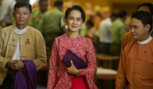 Le parti d'Aung San Suu Kyi prend le pouvoir du Parlement birman