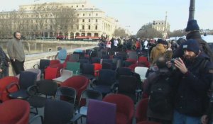 Les "faucheurs de chaises" manifestent contre l'évasion fiscale