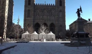 Montréal: les fans de Céline Dion pleurent René Angélil