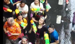 À Bangkok, bataille d'eau géante pour fêter le Nouvel An