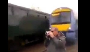 Il manque de se faire écraser par un train... à cause d'une photo !