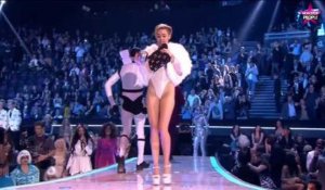 Miley Cyrus, un acte sexuel en plein show (photo)