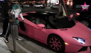 Nicki Minaj roule en Lamborghini rose !