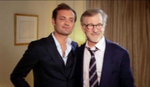 "Vous ressemblez à Jude Law" : Steven Spielberg charmé par Augustin Trapenard