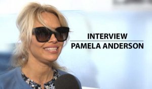 EXCLU Alerte à Malibu : Pamela Anderson nous en dit plus sur son rôle dans le film