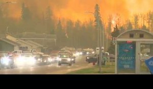 Un énorme incendie fait évacuer une ville de 100.000 habitants au Canada