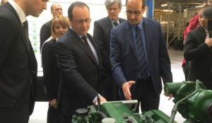 François Hollande visite l'usine MK Automotive 