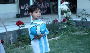 Menacé, le petit fan de Messi fuit l'Afghanistan