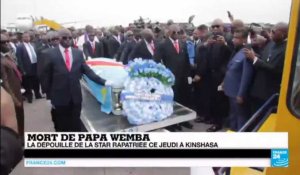 Mort de Papa Wemba - Plusieurs personnes effondrées, des pleurs, des cris : le cerceuil de la star rapatrié à Kinshasa